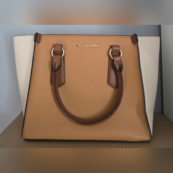 Michael Kors Handbags - Michael Kors KRIS Leather Crossbody Satchel Bag NEW NWT